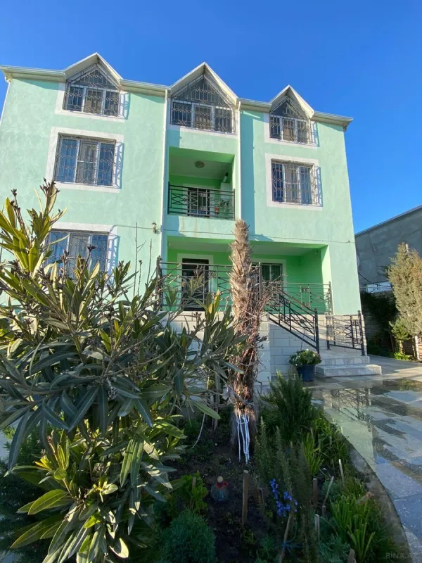 Satılır 5 otaqlı həyət evi 280 m²