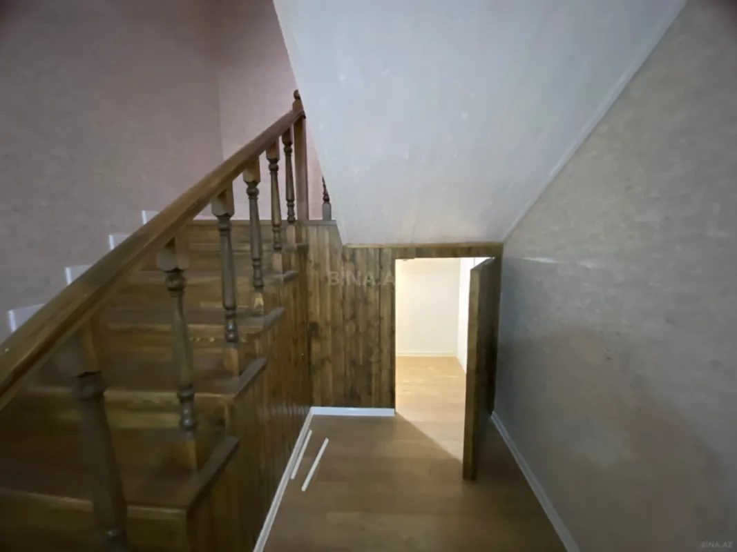 Satılır 5 otaqlı həyət evi 280 m²