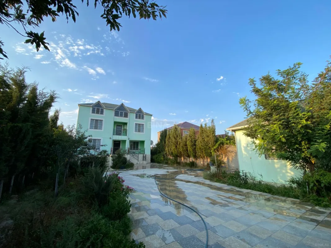 Satılır 5 otaqlı həyət evi 280 m²