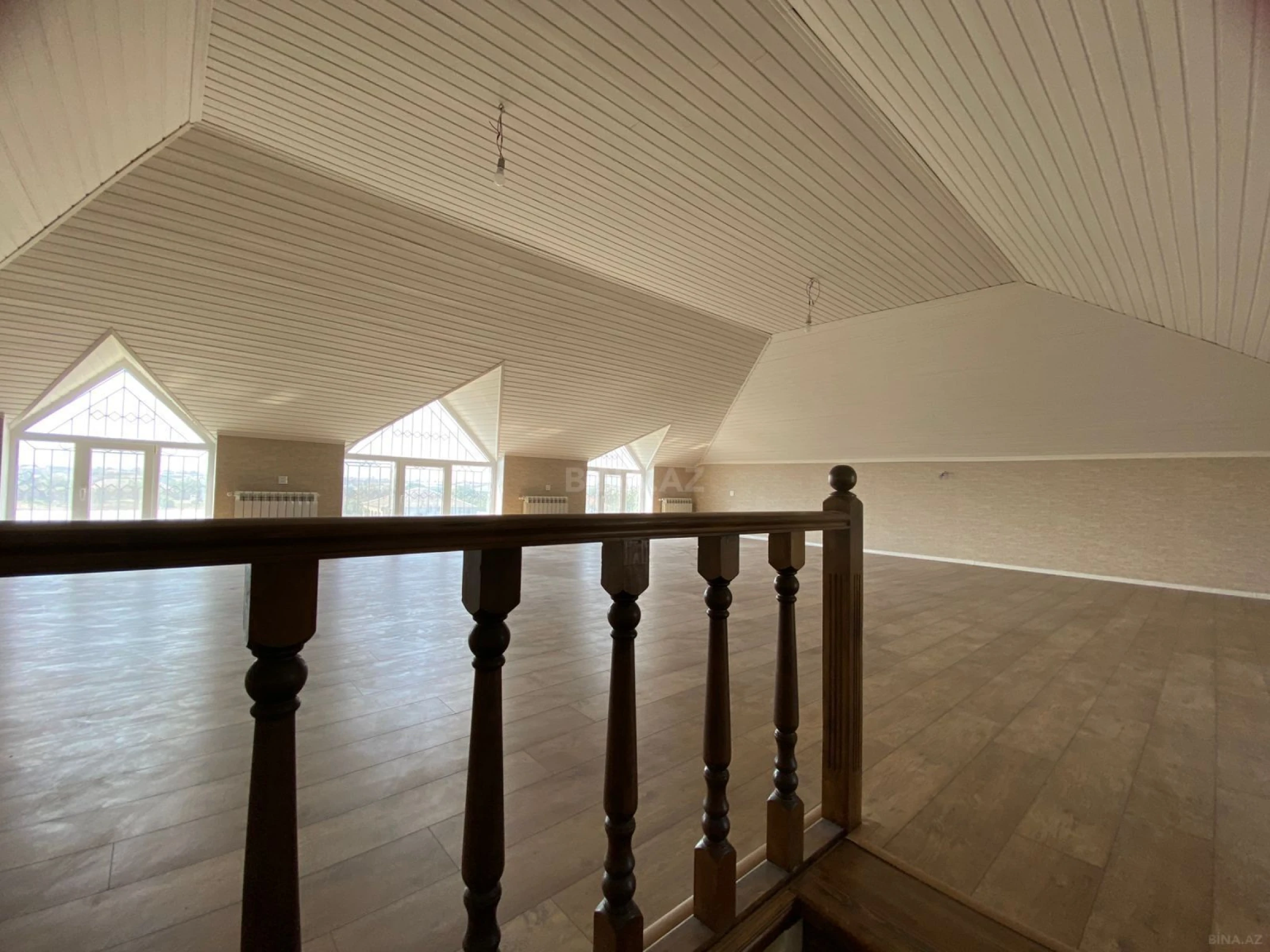 Satılır 5 otaqlı həyət evi 280 m²