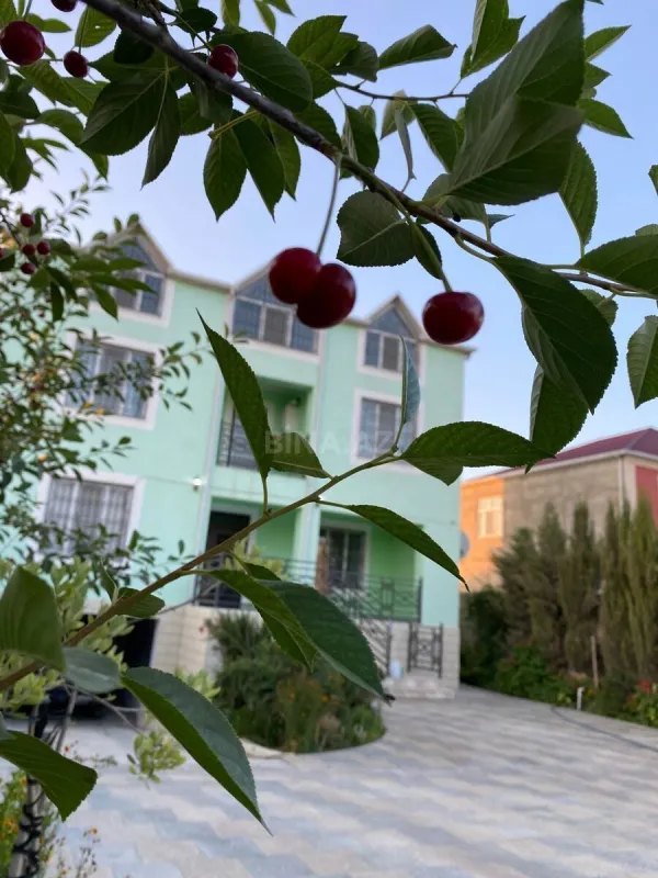 Satılır 5 otaqlı həyət evi 280 m²