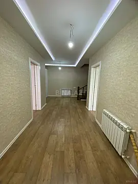 Satılır 5 otaqlı həyət evi 280 m²