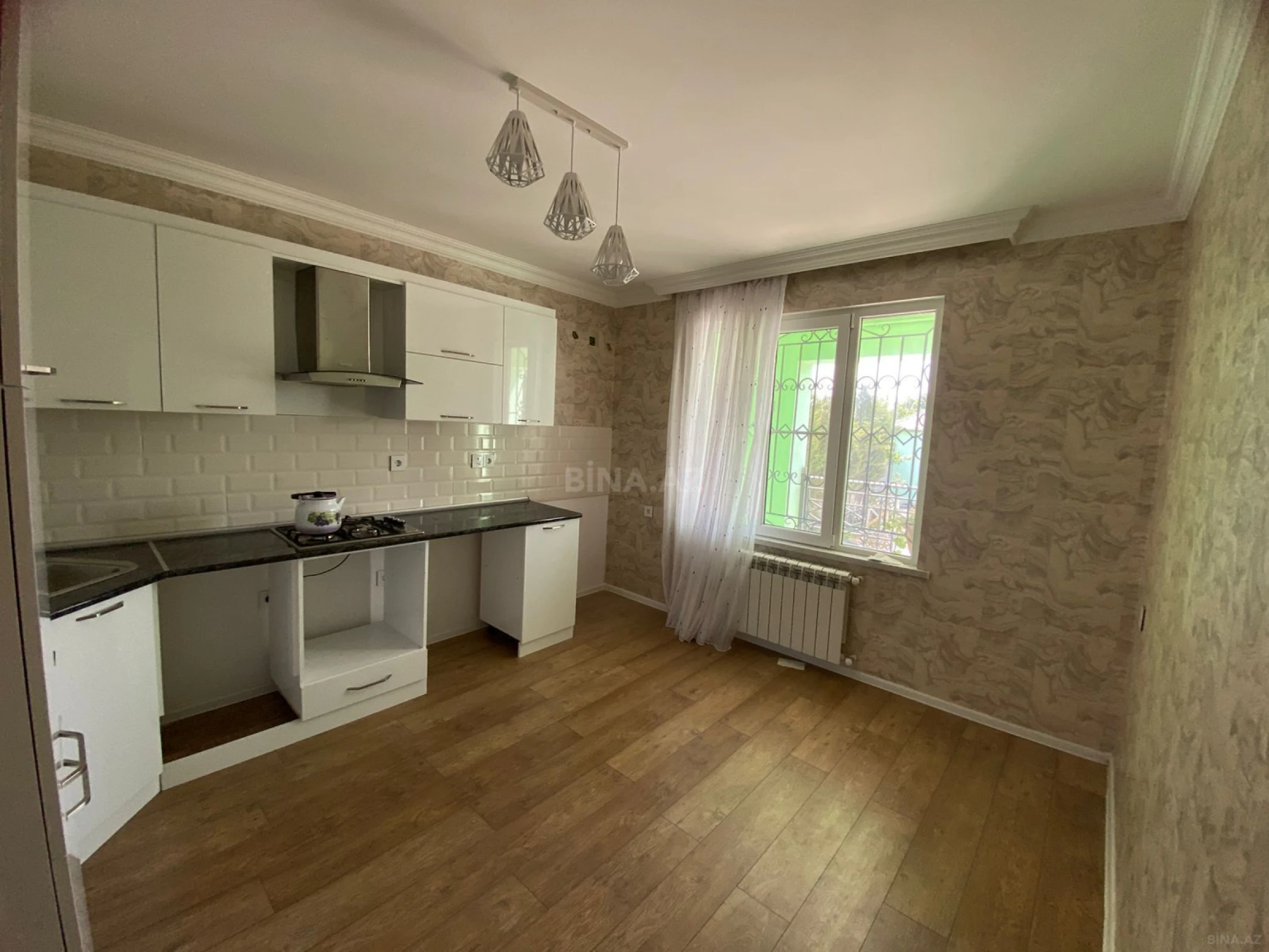 Satılır 5 otaqlı həyət evi 280 m²