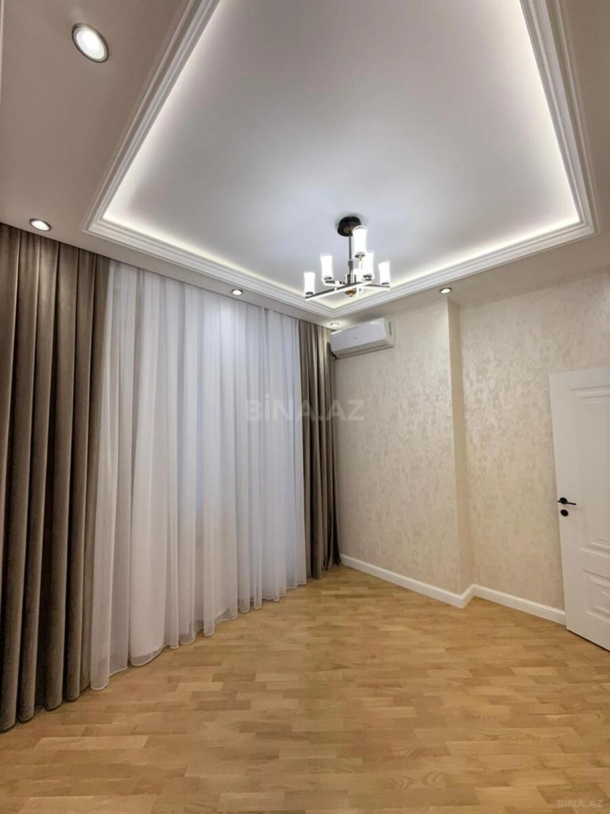 Satılır 3 otaqlı mənzil 105 m²