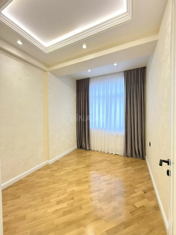 Satılır 3 otaqlı mənzil 105 m²