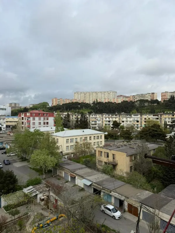Satılır 5 otaqlı mənzil 110 m²