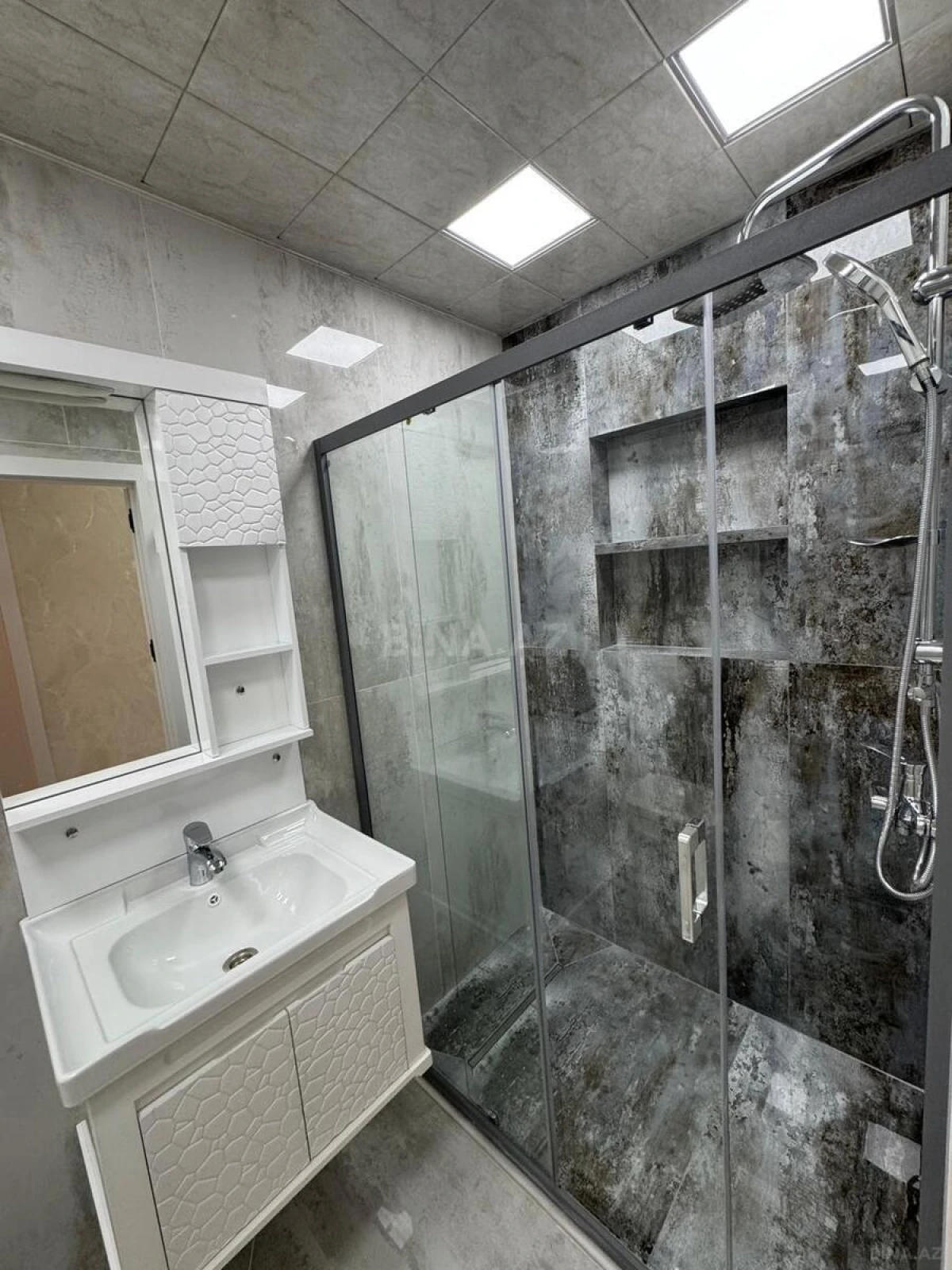 Satılır 2 otaqlı mənzil 52 m²