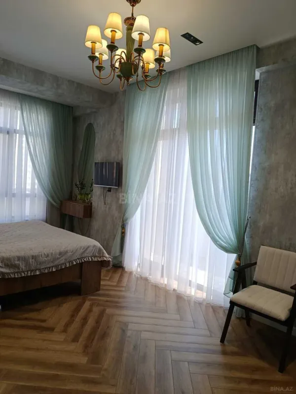 Satılır 3 otaqlı mənzil 120 m²