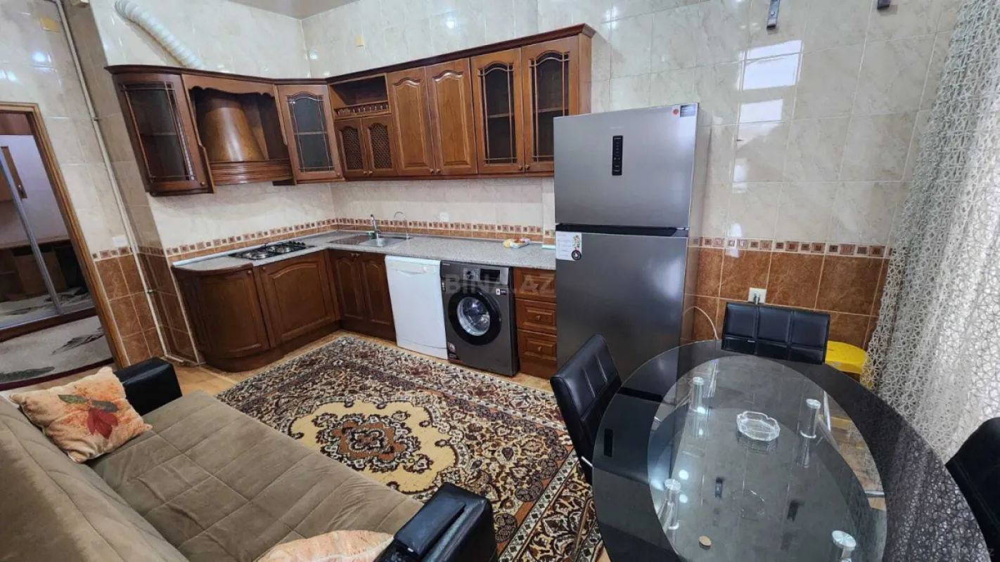 Kirayə verilir 2 otaqlı mənzil 80 m²