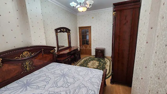 Kirayə verilir 2 otaqlı mənzil 80 m²
