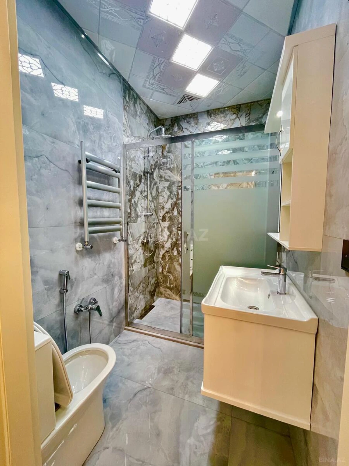 Kirayə verilir 3 otaqlı mənzil 125 m²