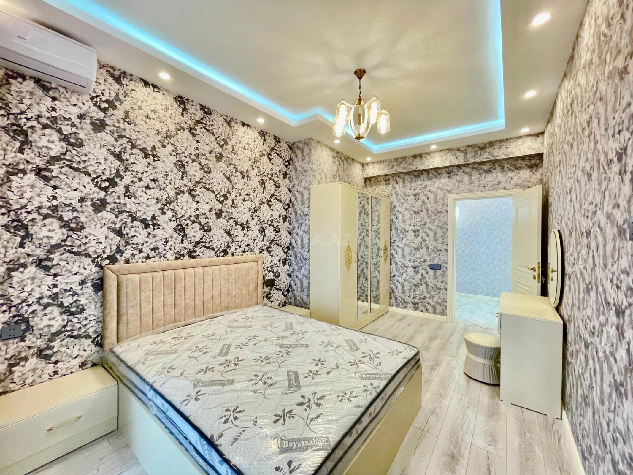 Kirayə verilir 3 otaqlı mənzil 125 m²