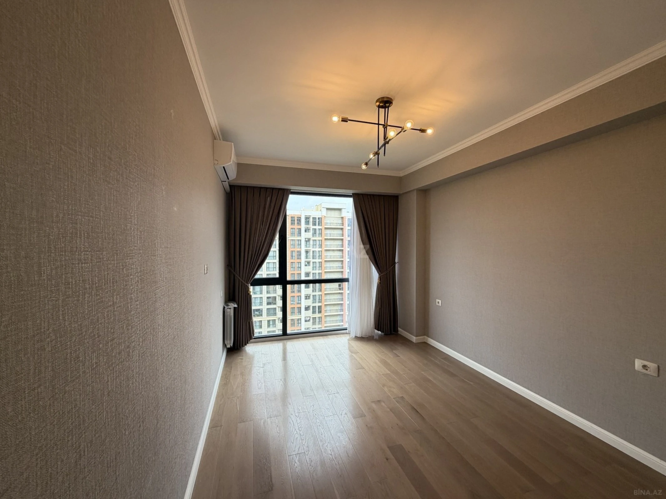 Satılır 3 otaqlı mənzil 96 m²