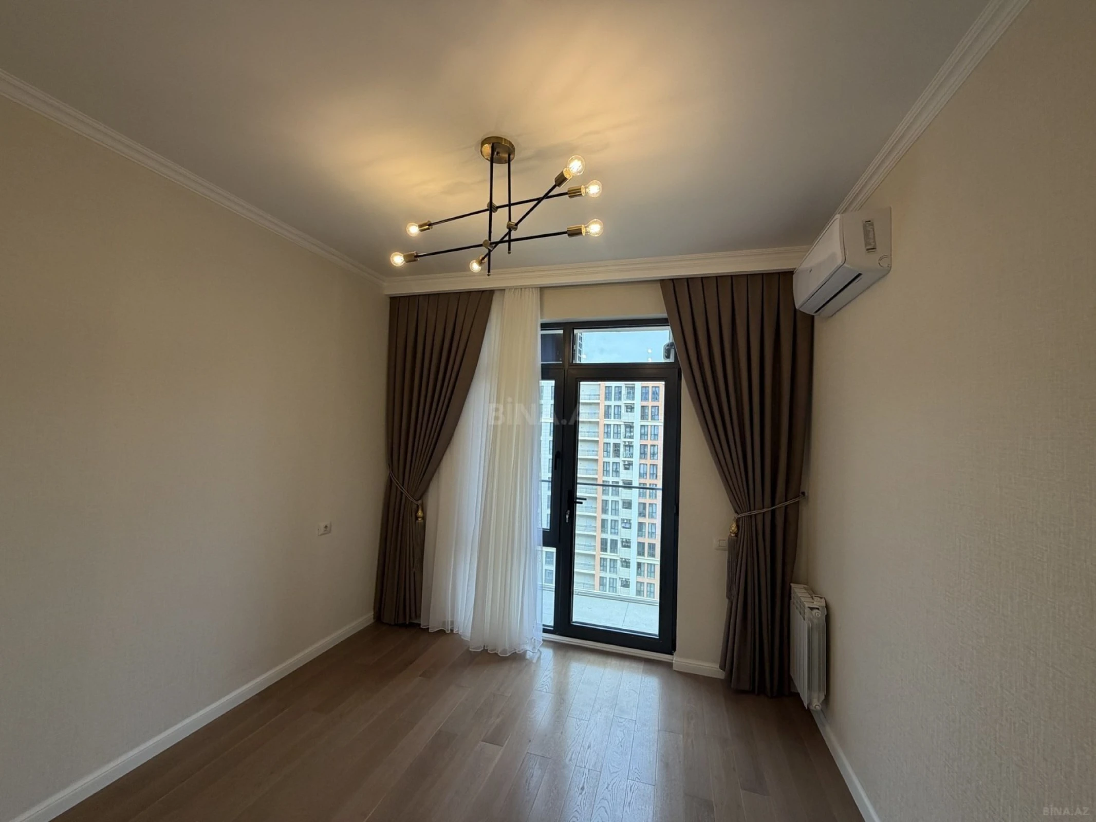 Satılır 3 otaqlı mənzil 96 m²