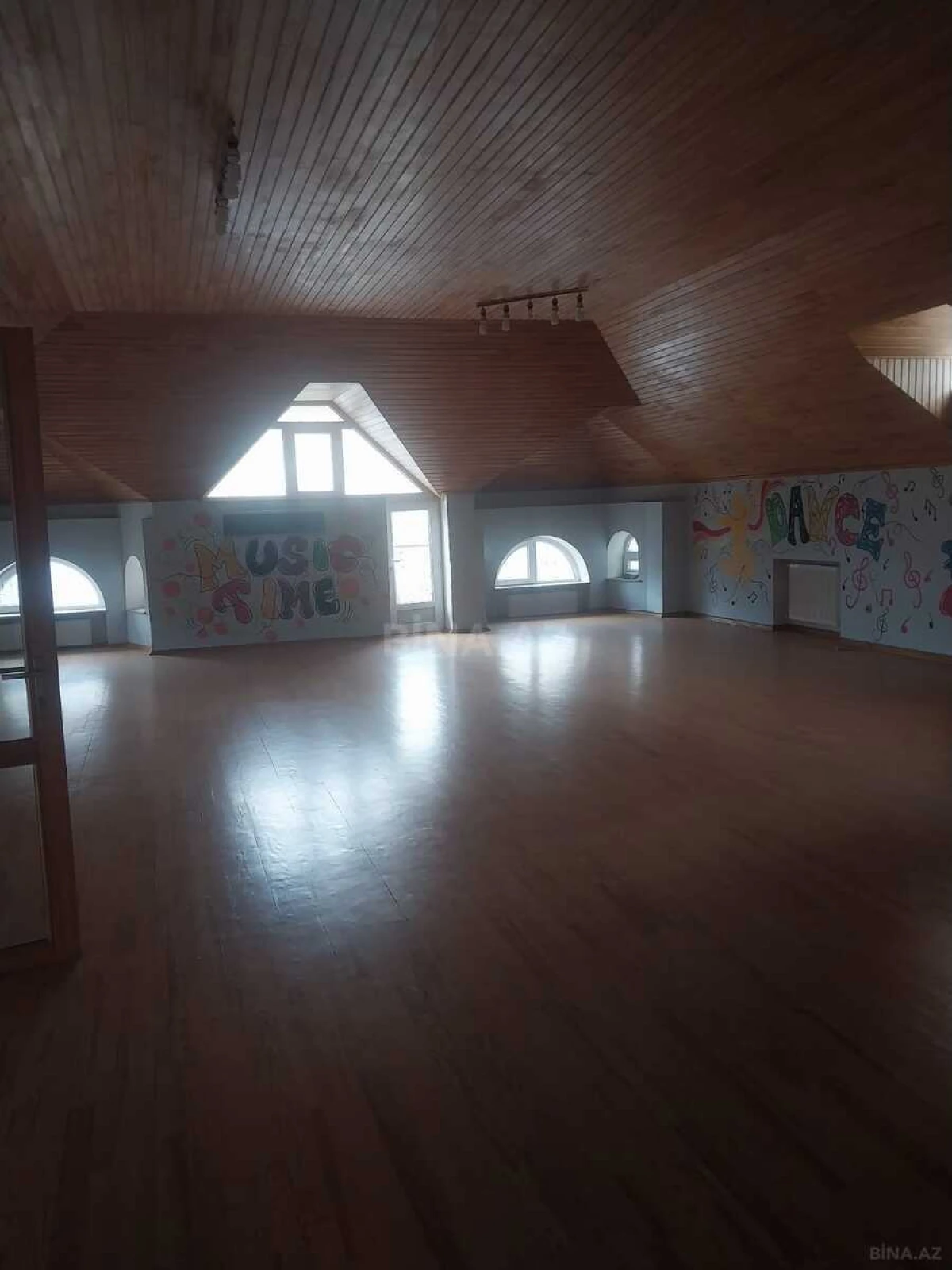 Satılır 6 otaqlı həyət evi 400 m²