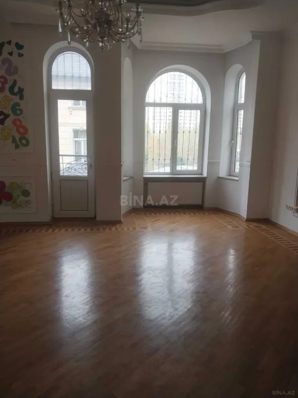 Satılır 6 otaqlı həyət evi 400 m²