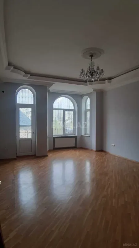 Satılır 6 otaqlı həyət evi 400 m²