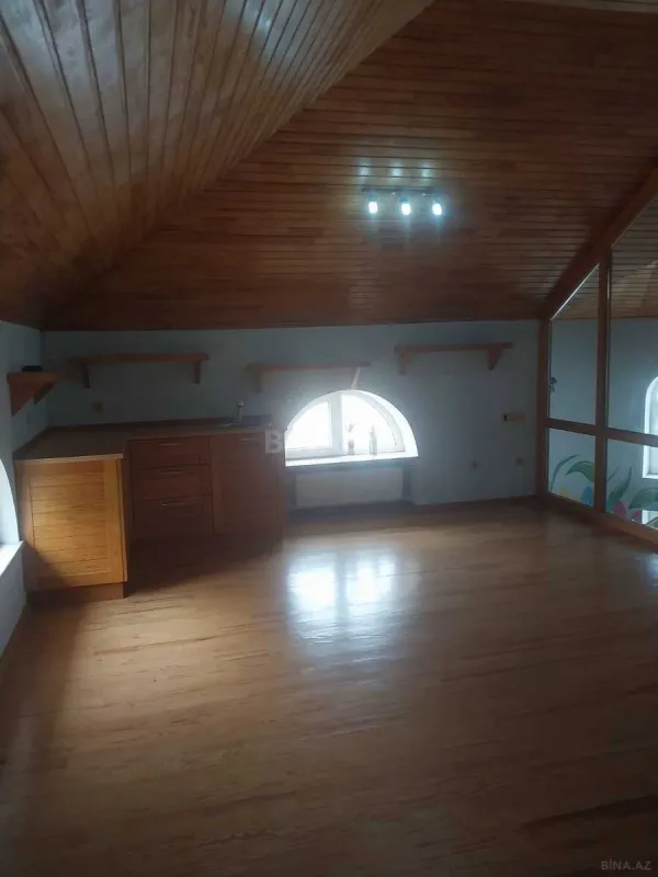 Satılır 6 otaqlı həyət evi 400 m²