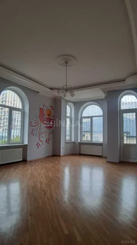 Satılır 6 otaqlı həyət evi 400 m²