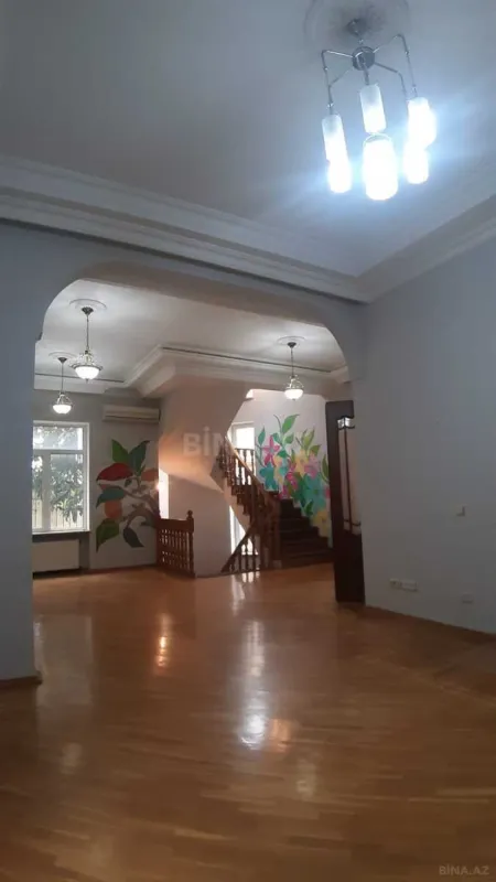 Satılır 6 otaqlı həyət evi 400 m²