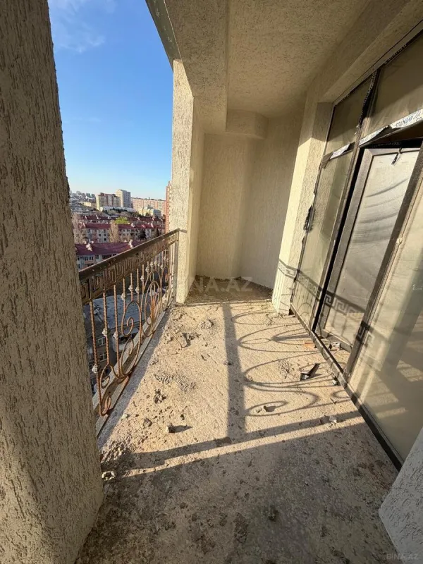 Satılır 4 otaqlı mənzil 196 m²