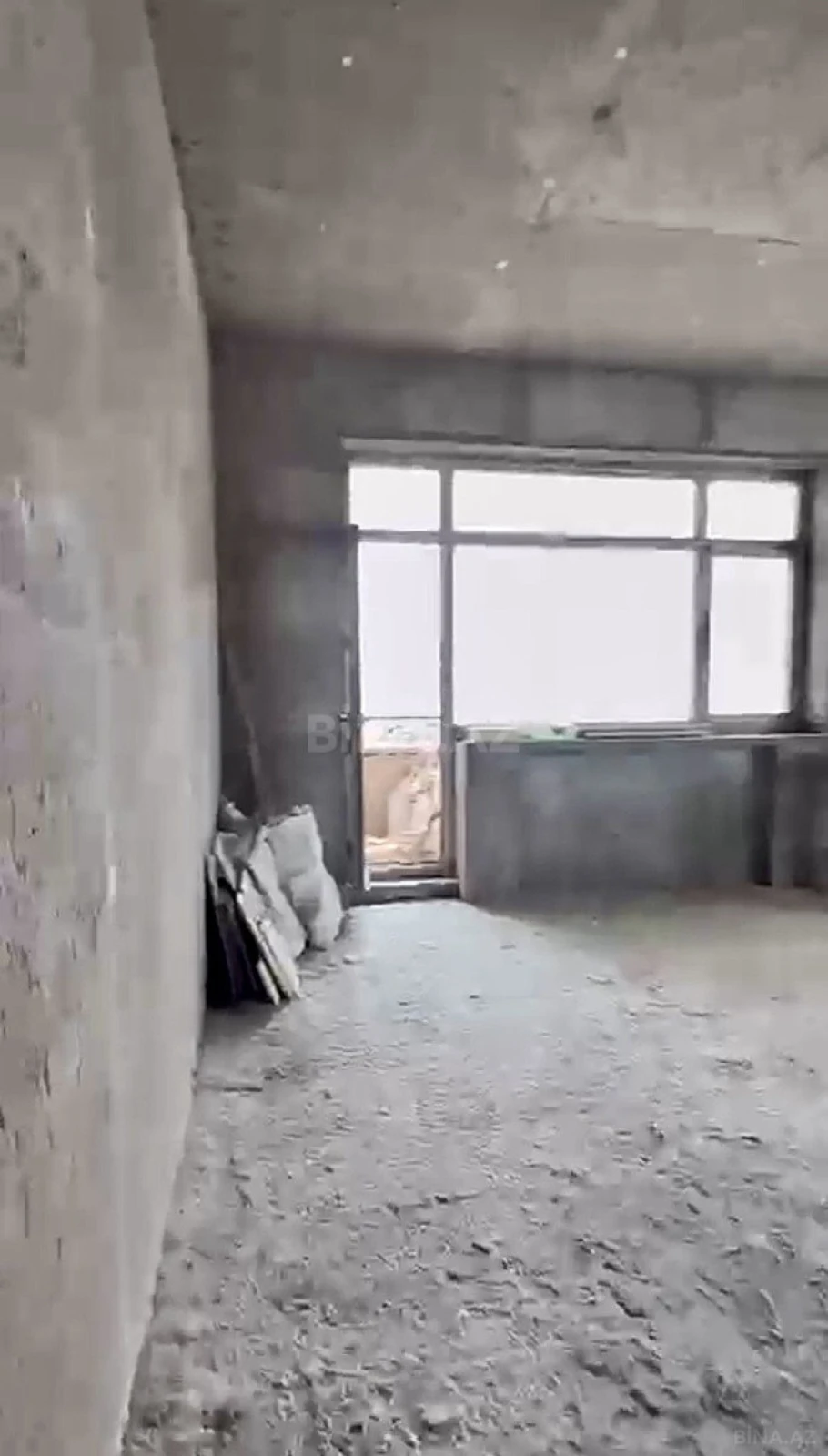 Satılır 4 otaqlı mənzil 158 m²