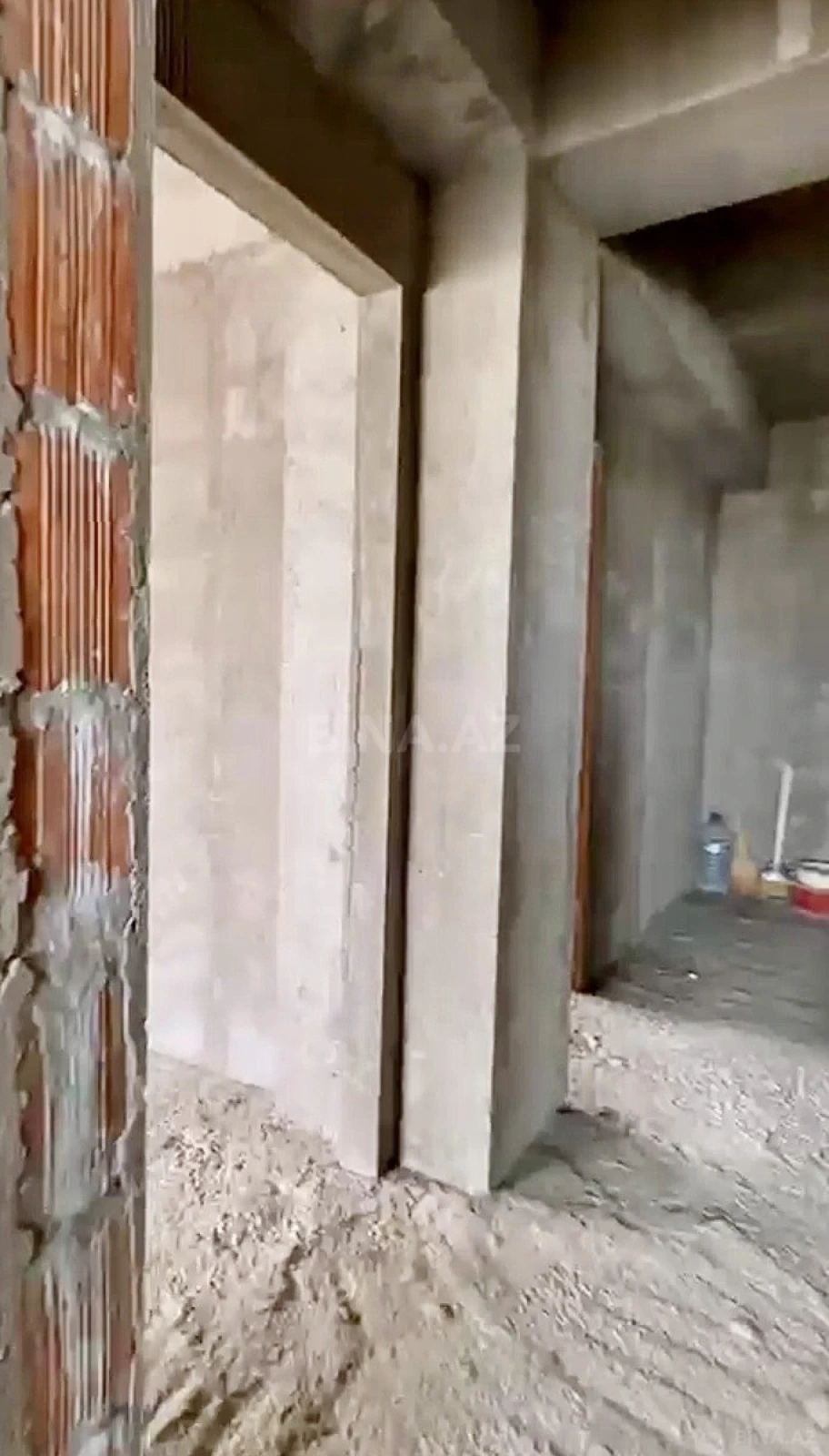 Satılır 4 otaqlı mənzil 158 m²