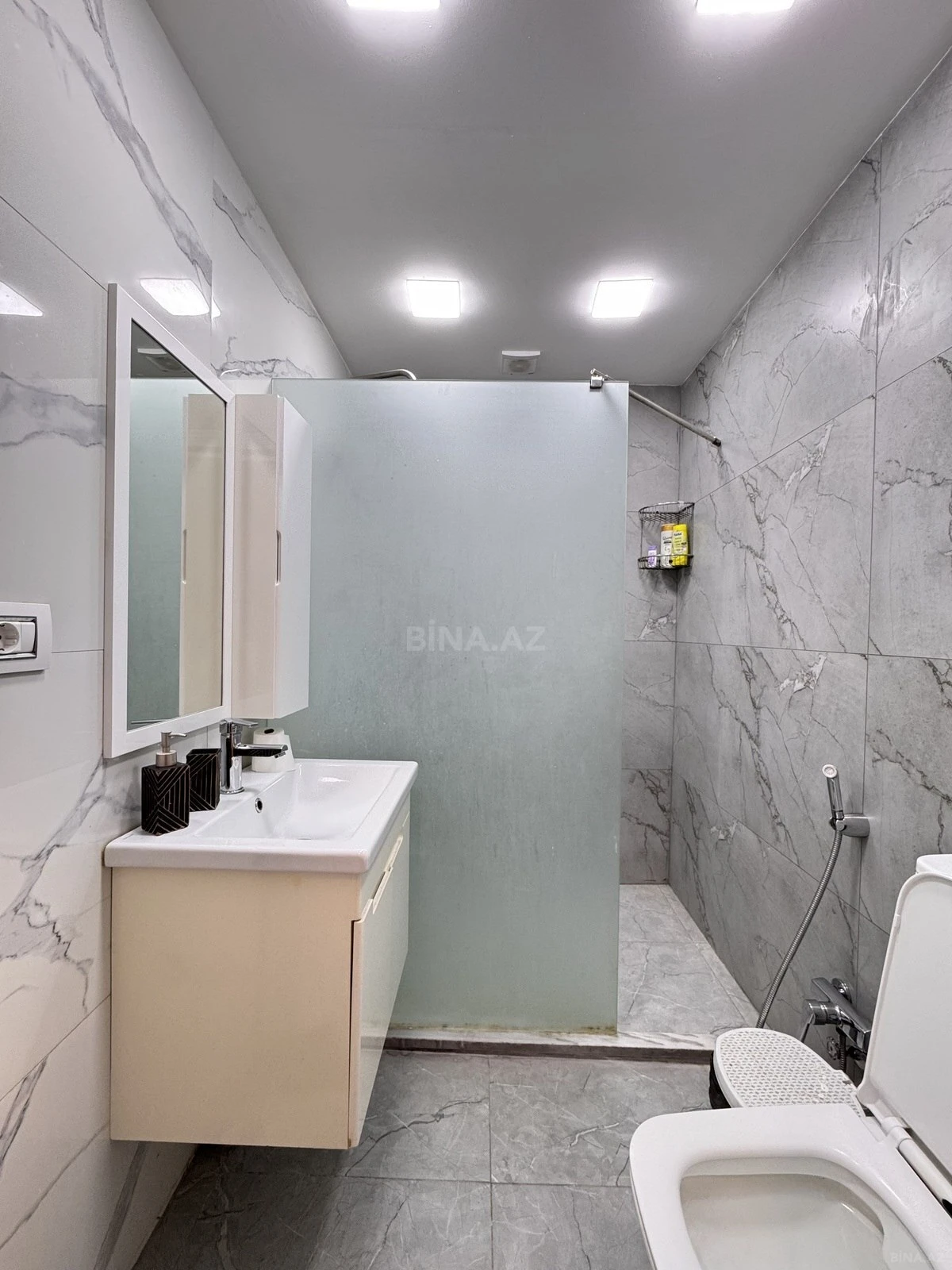 Kirayə verilir 2 otaqlı mənzil 70 m²