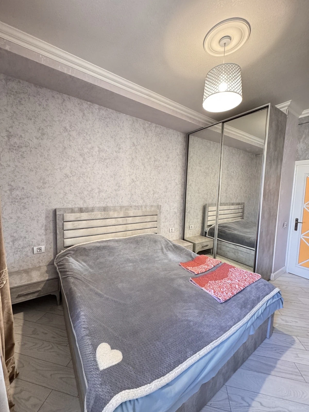 Kirayə verilir 2 otaqlı mənzil 70 m²
