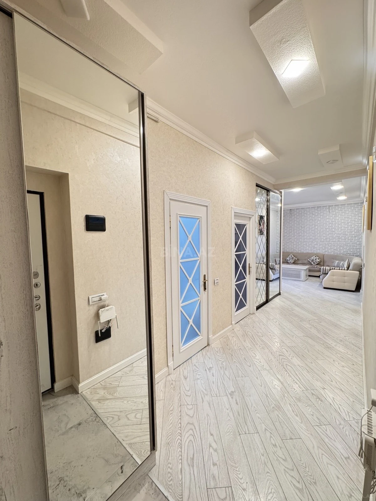 Kirayə verilir 2 otaqlı mənzil 70 m²