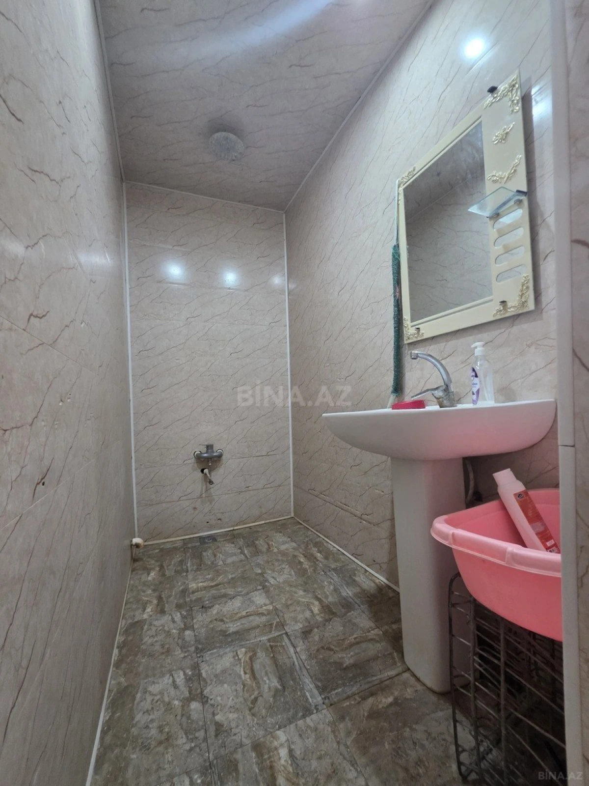 Satılır 5 otaqlı mənzil 120 m²