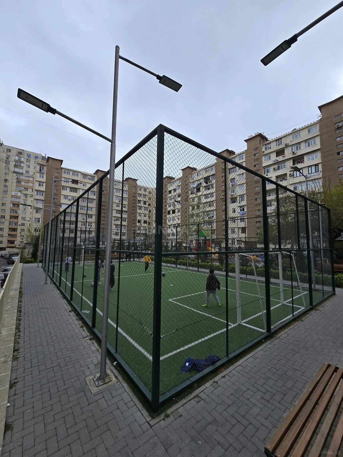 Satılır 5 otaqlı mənzil 120 m²