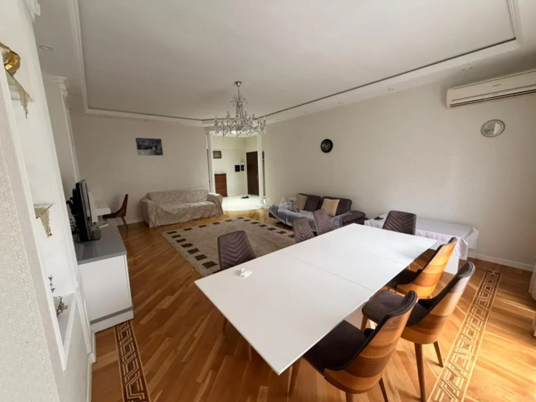 Kirayə verilir 3 otaqlı mənzil 140 m²