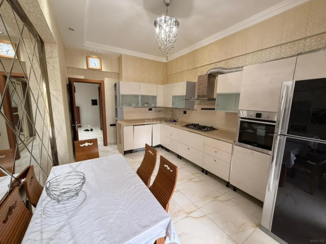 Kirayə verilir 3 otaqlı mənzil 140 m²
