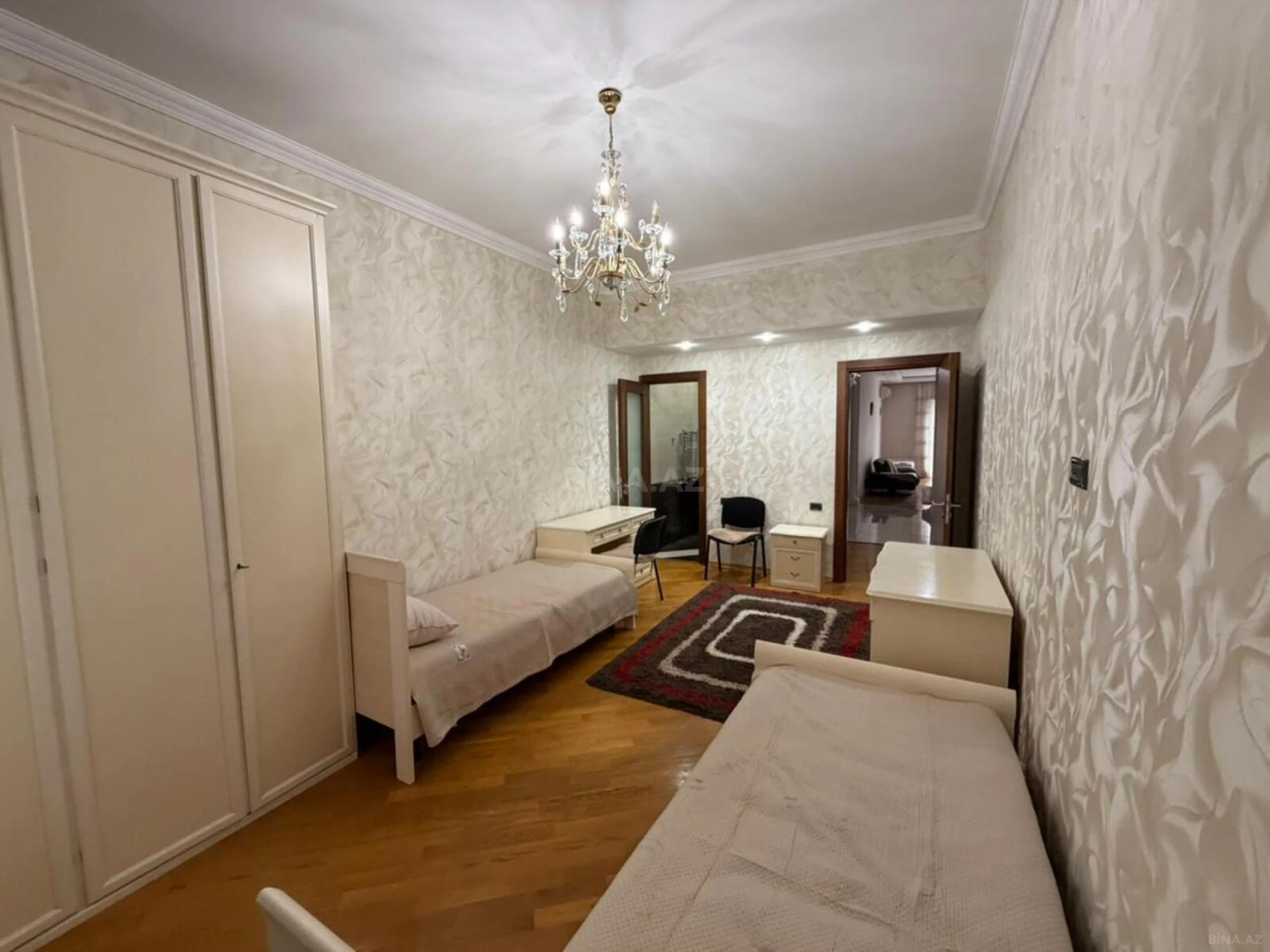 Kirayə verilir 3 otaqlı mənzil 140 m²