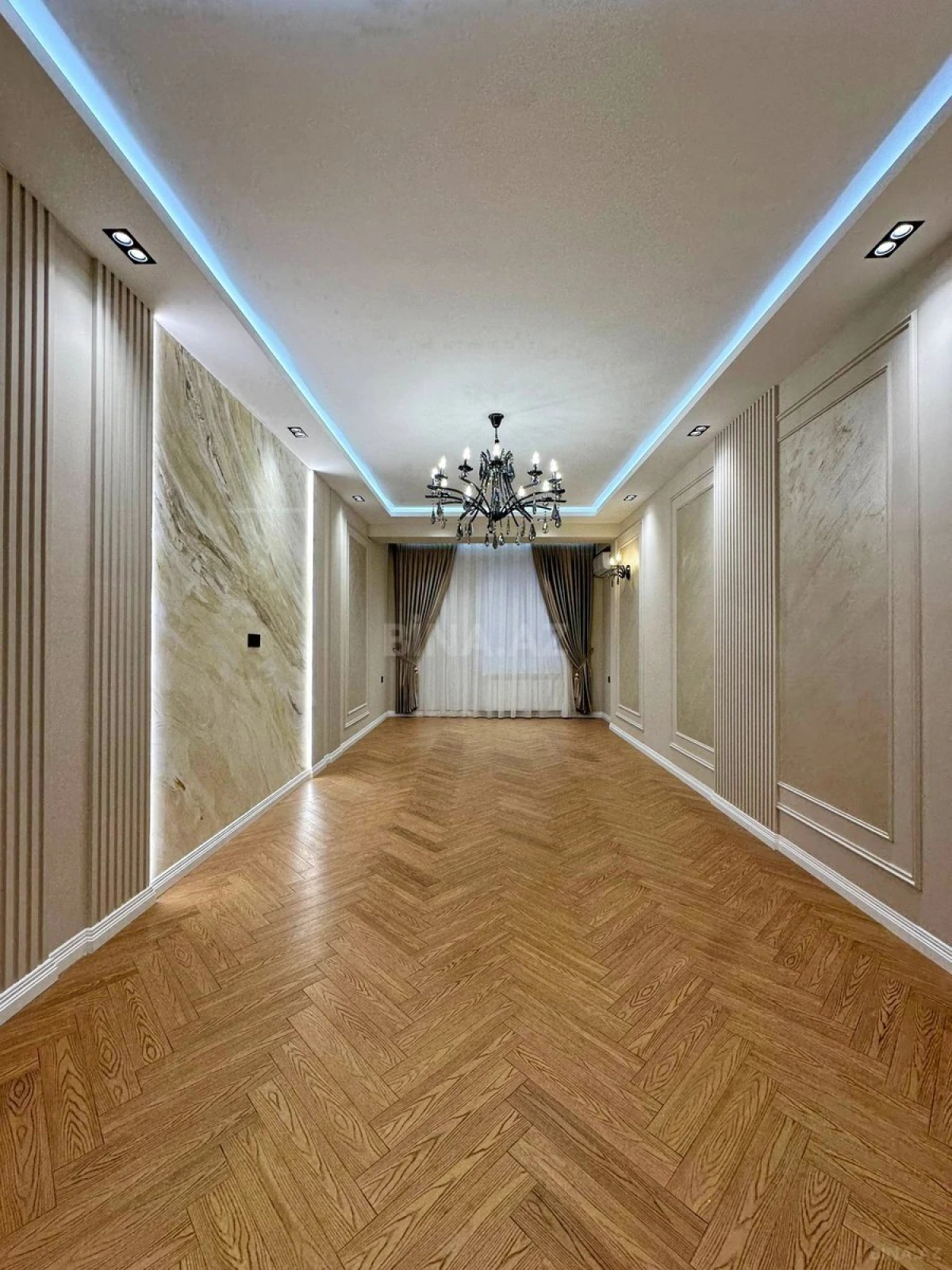 Satılır 4 otaqlı mənzil 137 m²