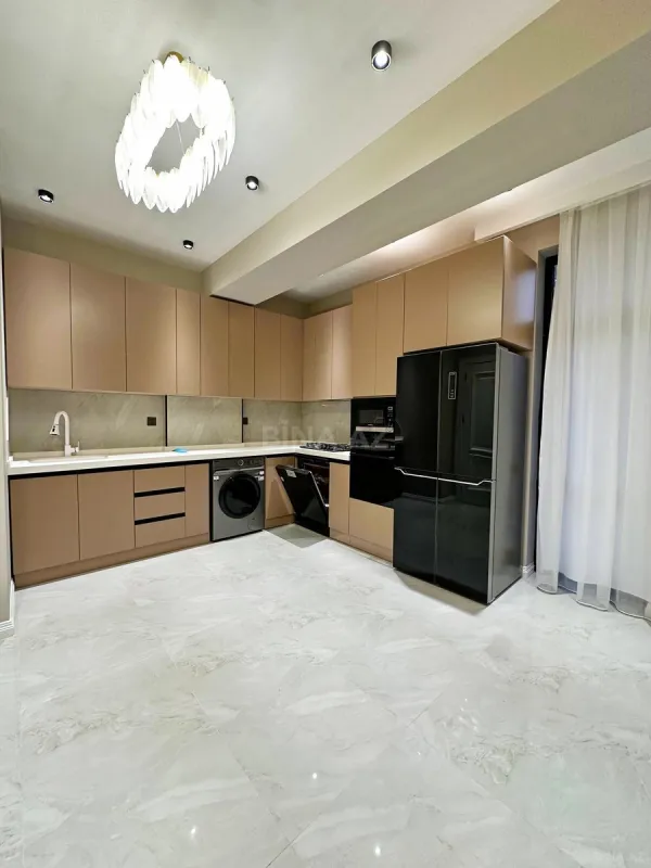 Satılır 4 otaqlı mənzil 137 m²