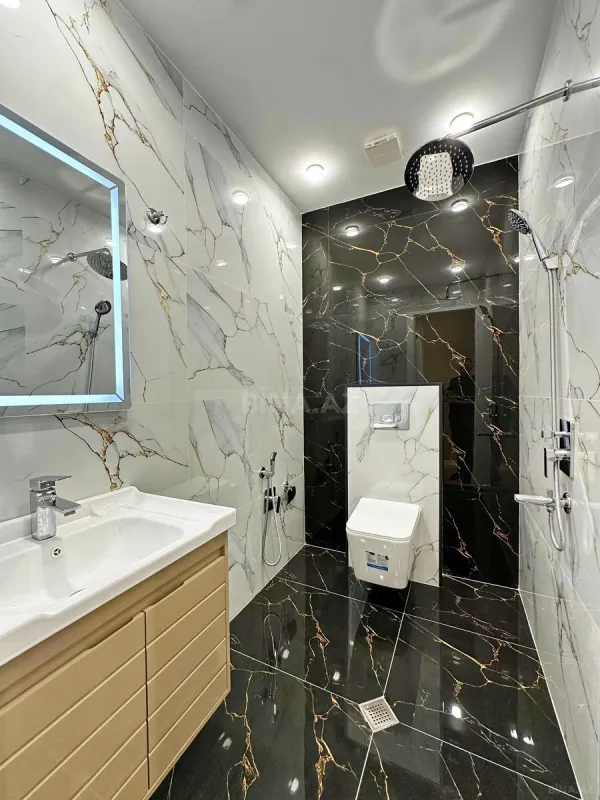 Satılır 4 otaqlı mənzil 137 m²