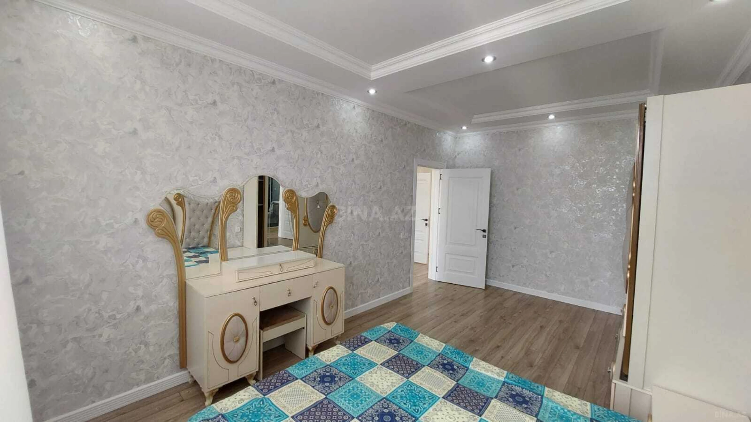 Satılır 4 otaqlı həyət evi 200 m²
