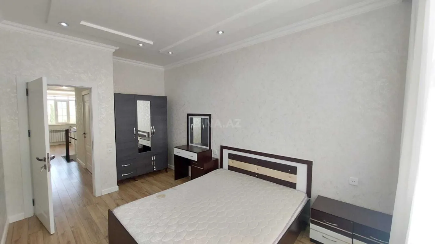 Satılır 4 otaqlı həyət evi 200 m²