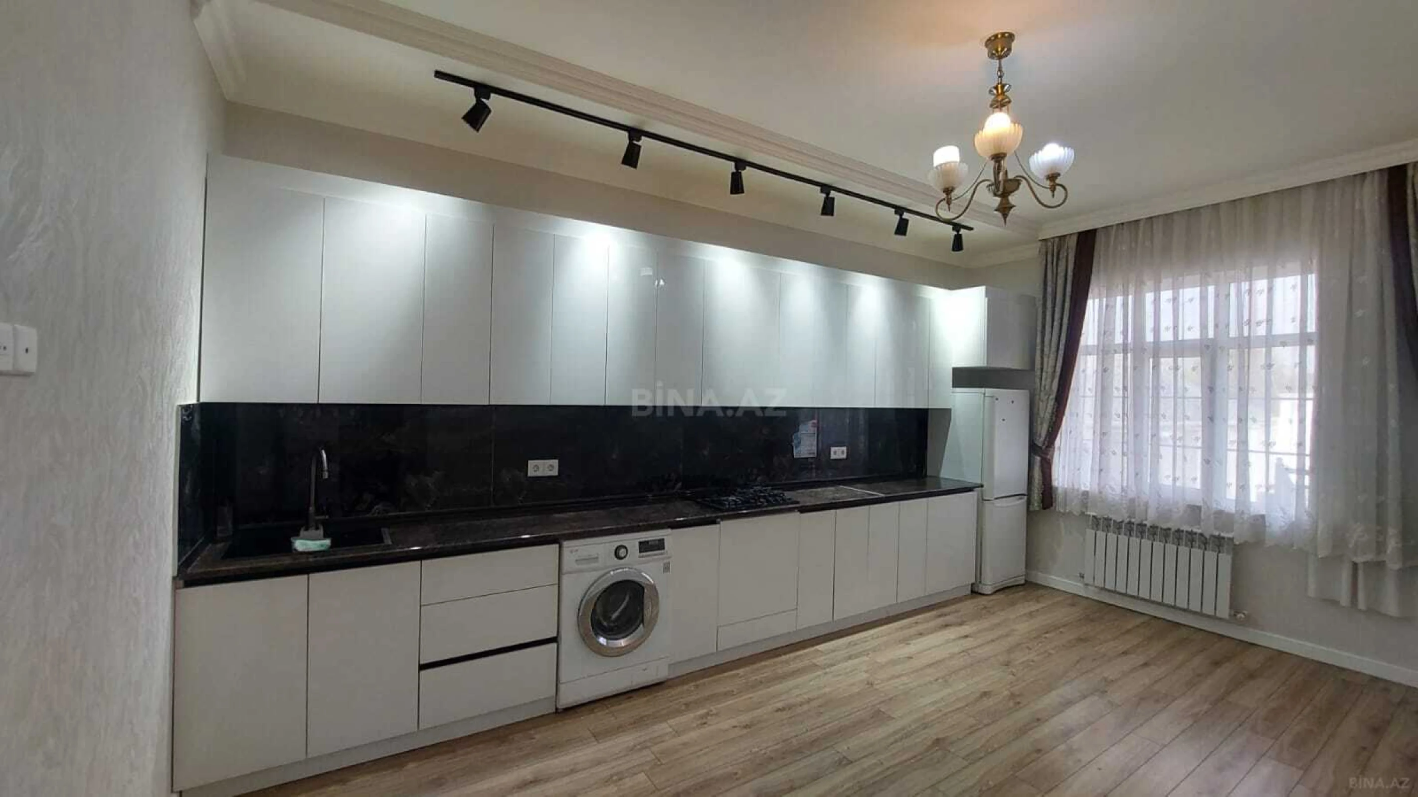 Satılır 4 otaqlı həyət evi 200 m²