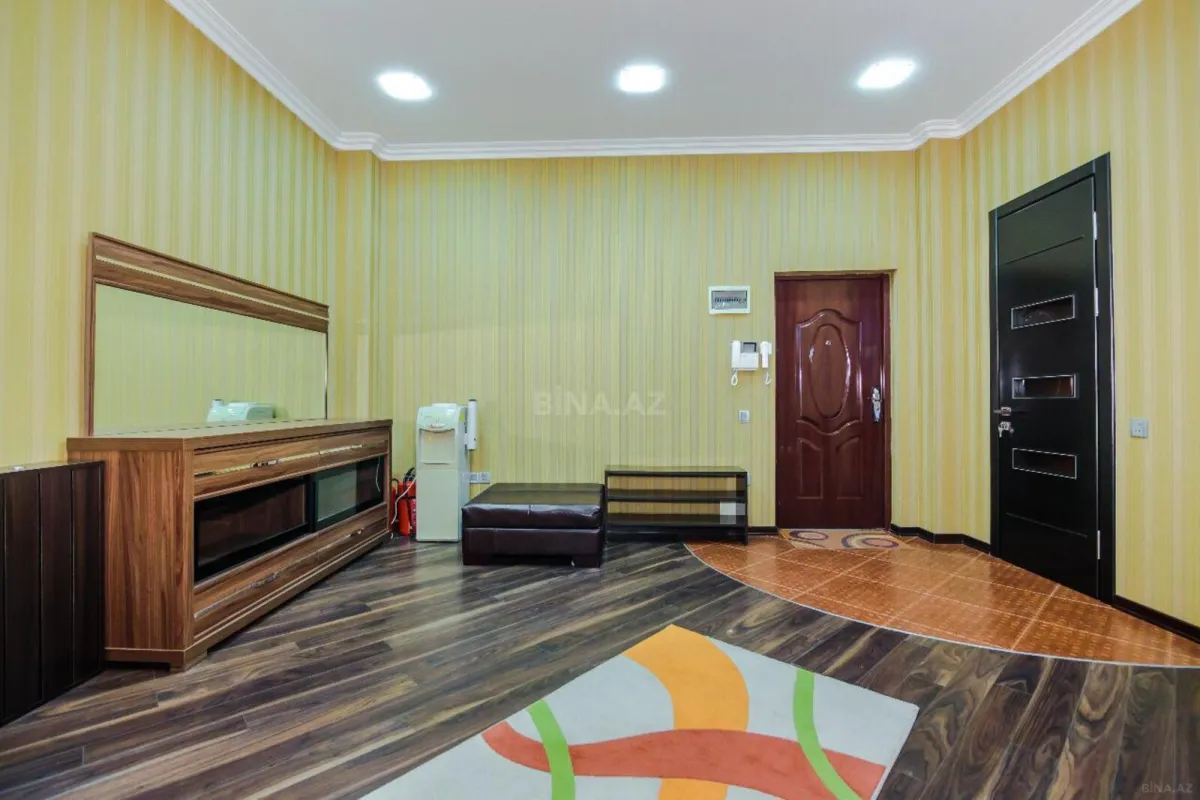 Kirayə verilir 4 otaqlı mənzil 220 m²