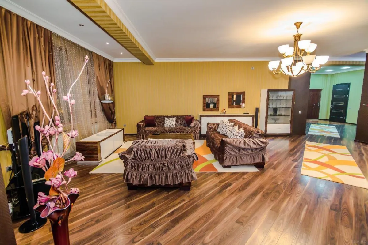 Kirayə verilir 4 otaqlı mənzil 220 m²