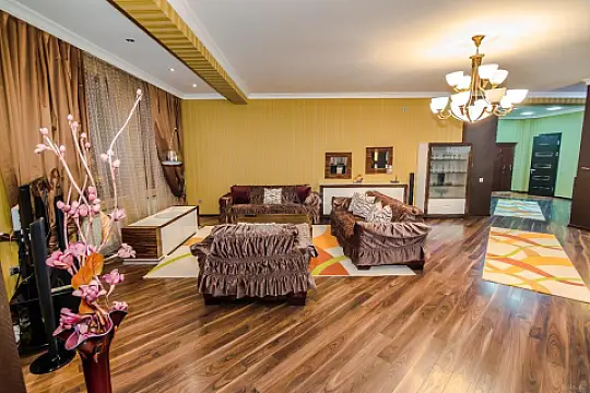 Kirayə verilir 4 otaqlı mənzil 220 m²