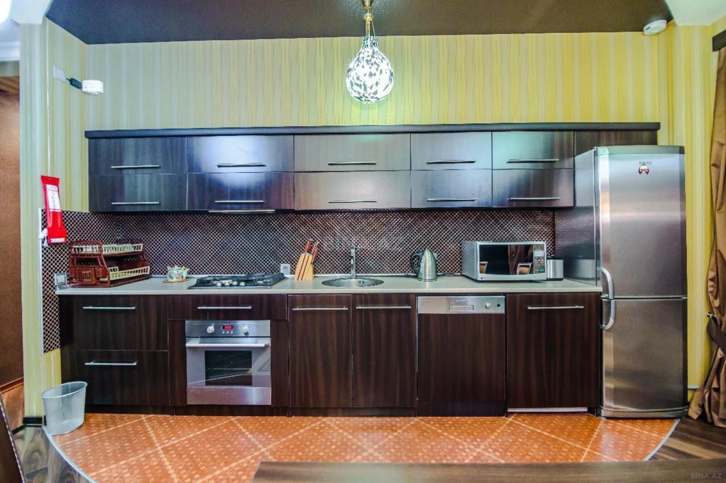 Kirayə verilir 4 otaqlı mənzil 220 m²