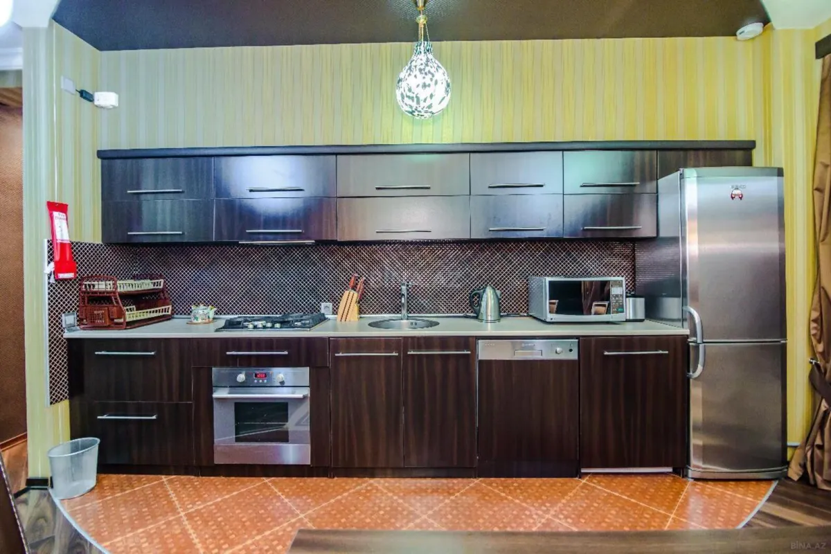 Kirayə verilir 4 otaqlı mənzil 220 m²