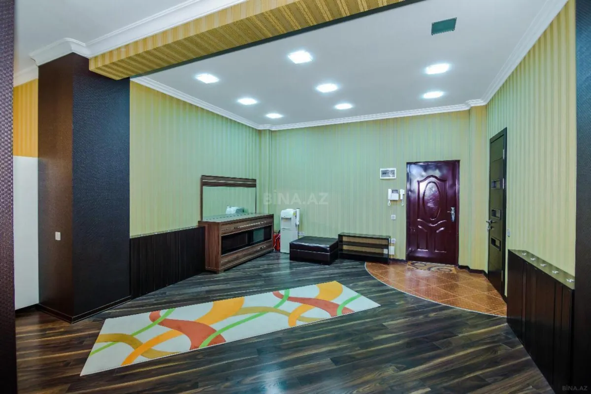 Kirayə verilir 4 otaqlı mənzil 220 m²