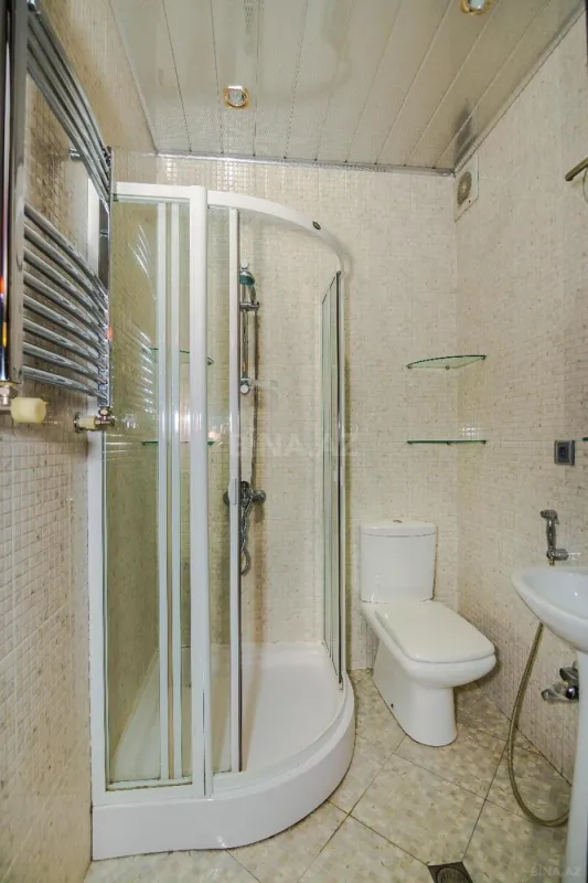 Kirayə verilir 4 otaqlı mənzil 220 m²