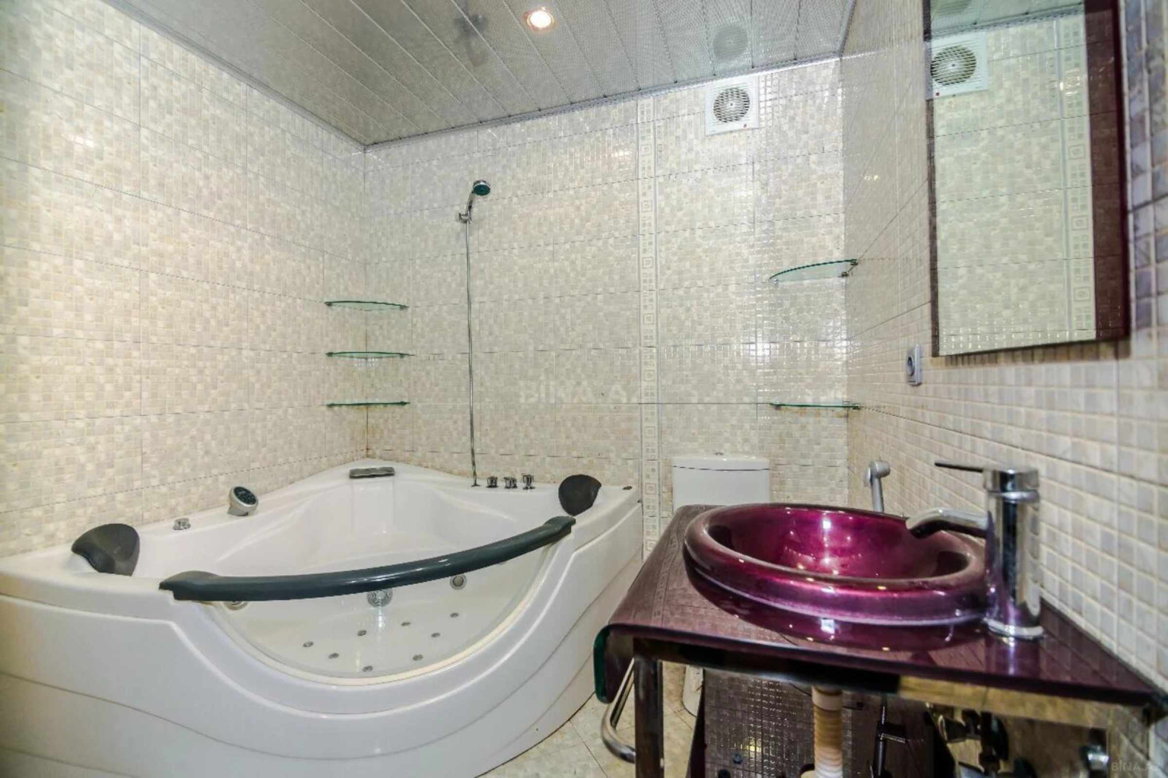 Kirayə verilir 4 otaqlı mənzil 220 m²