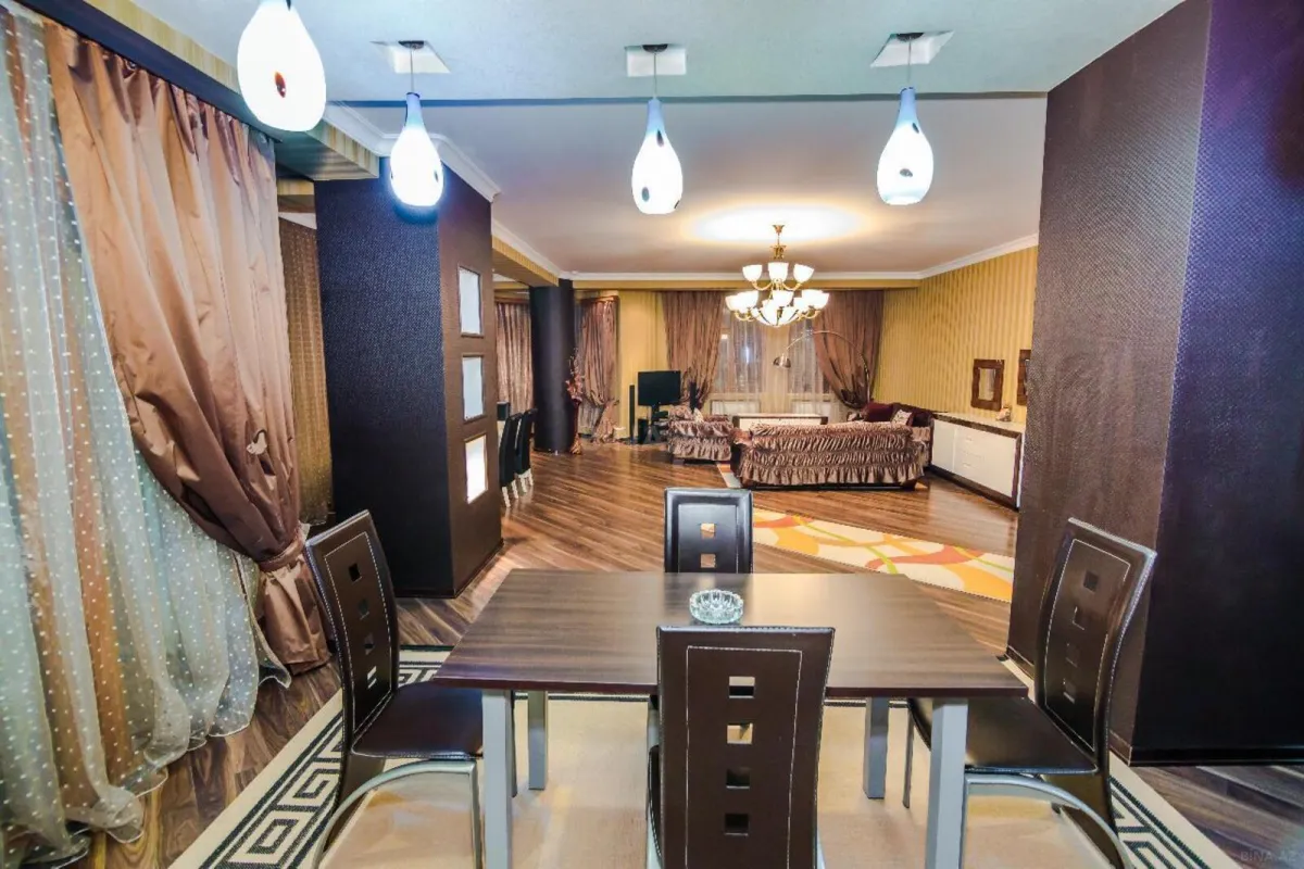 Kirayə verilir 4 otaqlı mənzil 220 m²